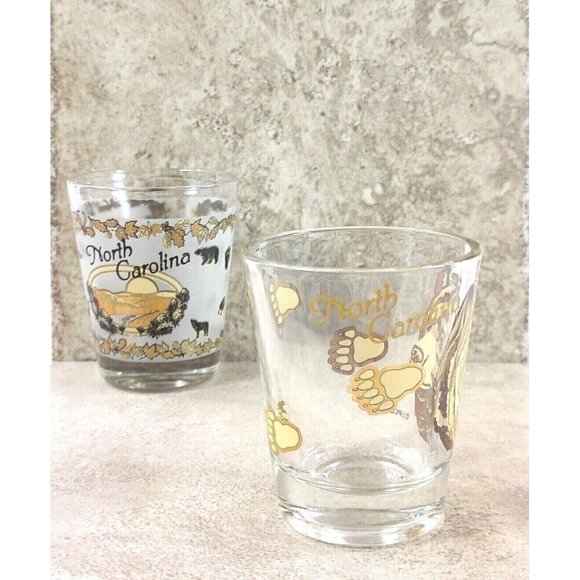 North Caroline Shot Glass Set of 2 Black Brown Bear Souvenir Travel Memorabilia - Picture 3 of 12